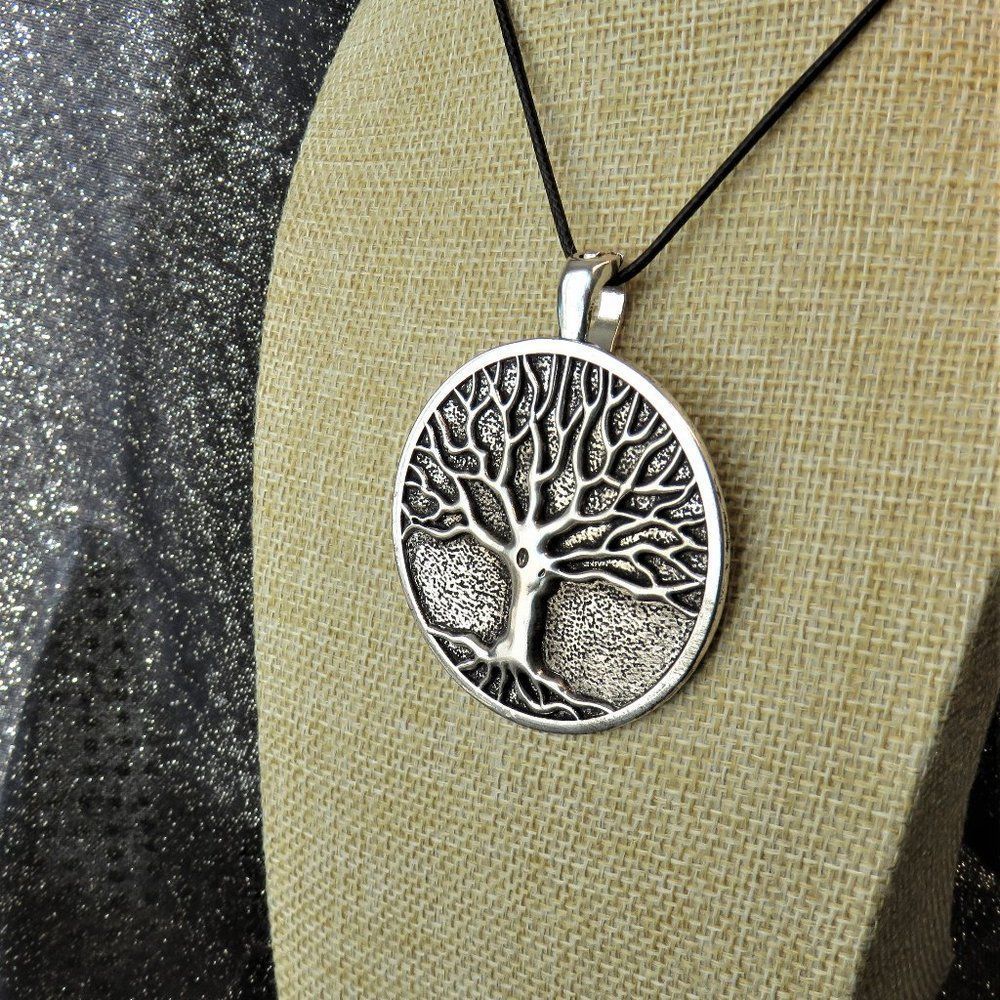Tree of Life Pendant Silver-tone Large Round Pendant........726